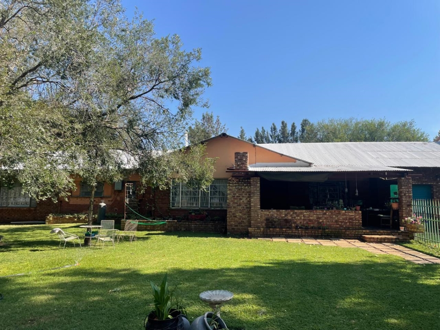 6 Bedroom Property for Sale in Bloemhof Rural North West